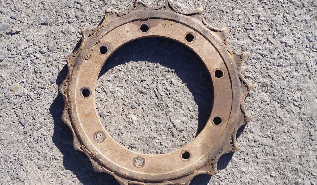 Hooked / worn excavator sprocket teeth